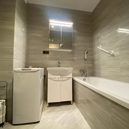 Ann Eesy Apartamento *